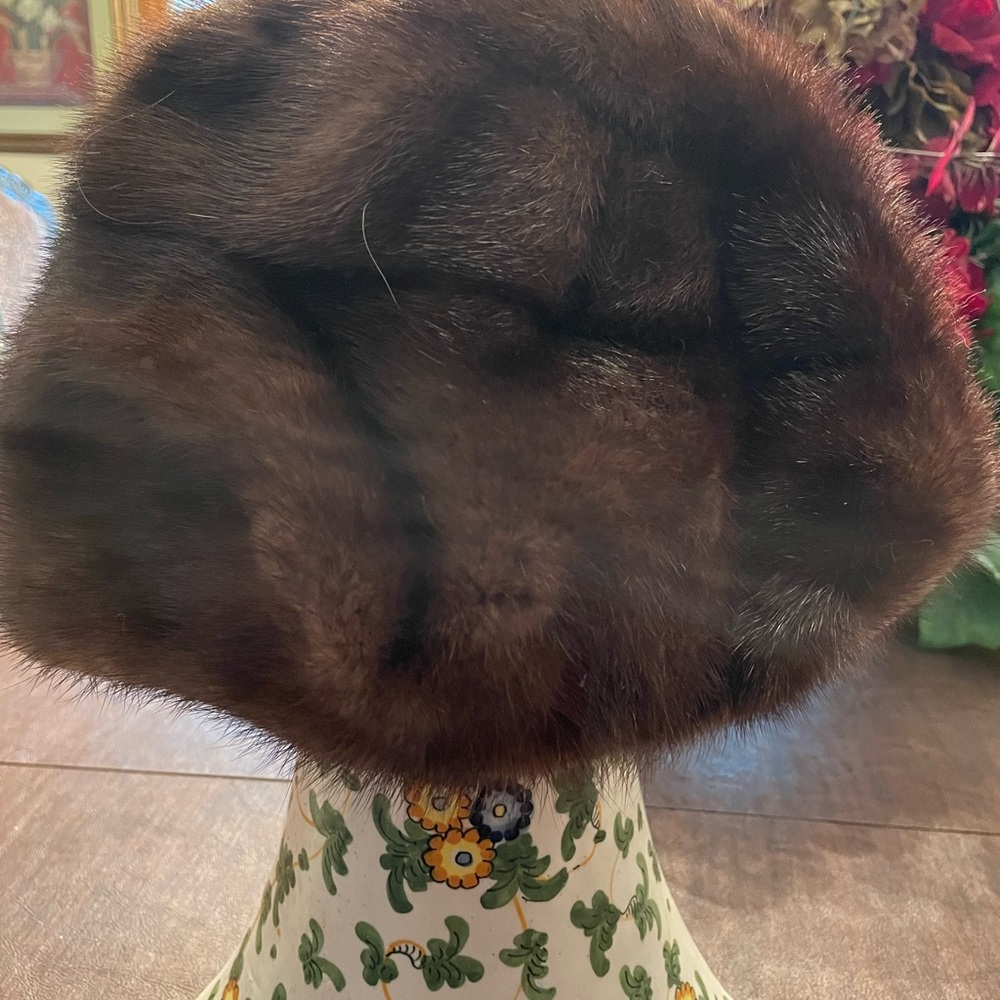 Gorgeous Gwenn Pennington Vintage Mink Hat
